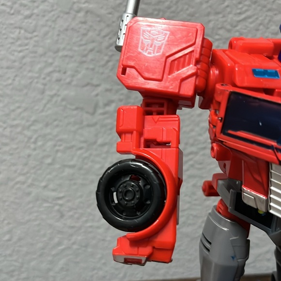 Optimus Prime- Transformers Red and Blue - Picture 3 of 14